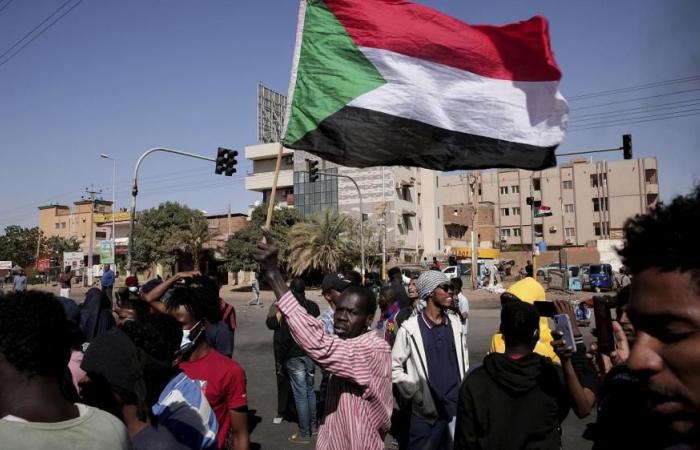سودانيون يتظاهرون ضد مبادرة الأمم المتحدة