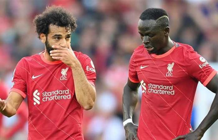 نجم إنجلترا السابق: محمد صلاح وماني سيرحلان عن ليفربول