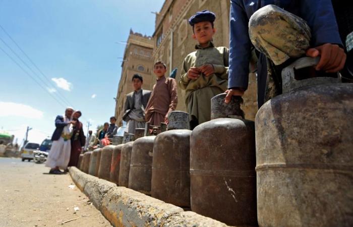 أسطوانات الغاز تبتز اليمنيين