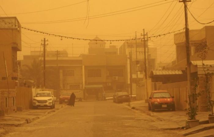 وفاة واحدة و5 آلاف حالة اختناق جراء عاصفة ترابية في العراق