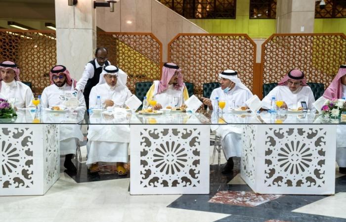 أمير مكة يستقبل مدراء الجهات الحكومية وقادة القطاعات العسكرية بالمنطقة