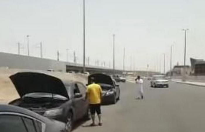موجة حارة تضرب مدنا سعودية وتعطل سيارات بسبب الحرارة