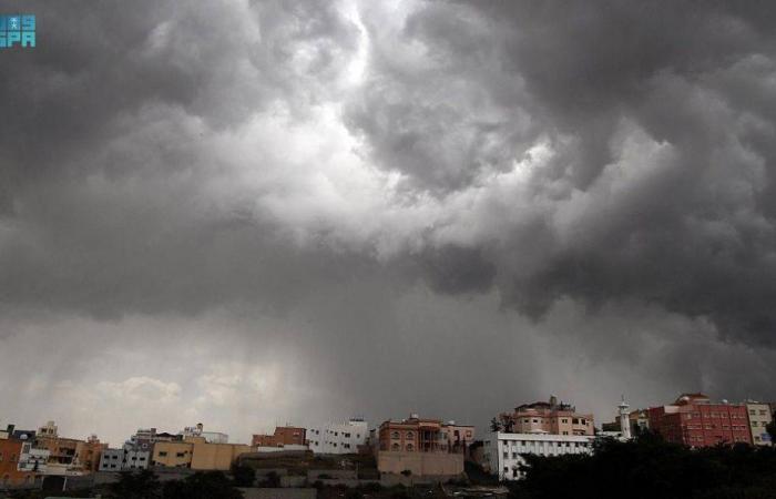 غيوم وأمطار على جازان وعسير والباحة