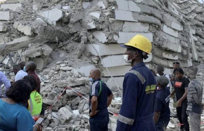 6 قتلى بعد انهيار مبنى في نيجيريا