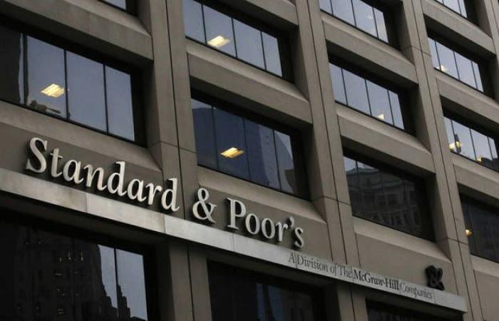 "ستاندرد أند بورز": توقعات بتعافي البنوك الخليجية لمستويات ما قبل الجائحة