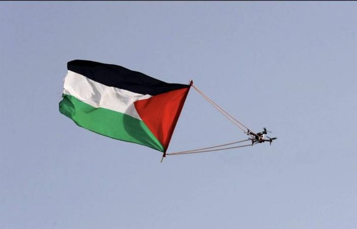 إسرائيل تسعى للإطاحة بالسلطة الفلسطينية وتحظر علمها