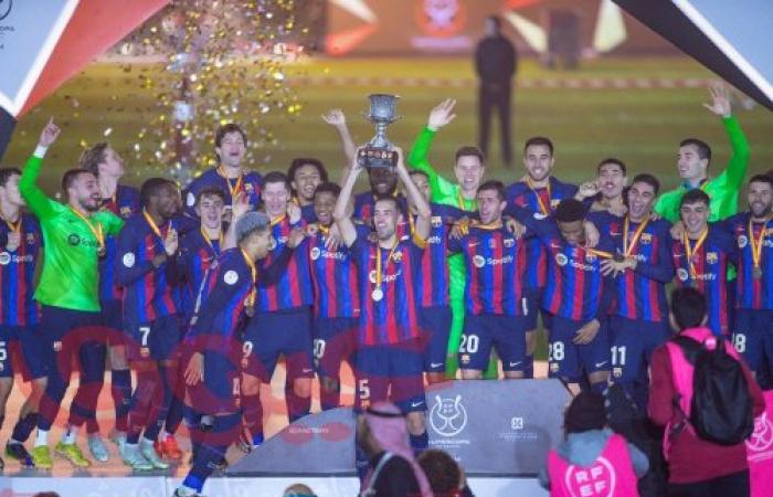 فريق برشلونة يُتوّج بلقب كأس السوبر الإسباني في الرياض