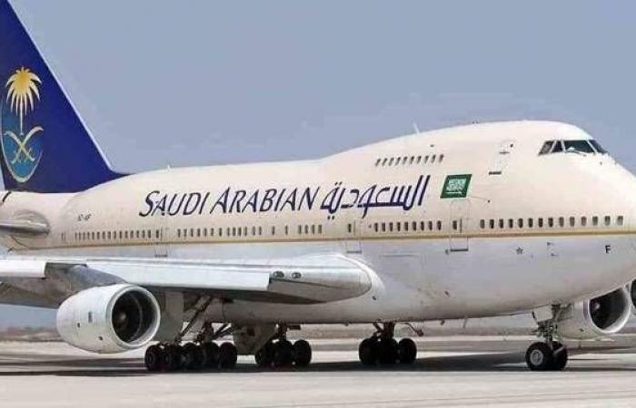 الخطوط السعودية: إعادة طاقم الطائرة المتضررة إلى السفارة في الخرطوم