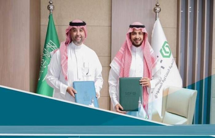 السعودية.. "الصندوق الصناعي" و"موانئ" يوقّعان مذكرة تفاهم لدعم التنمية الوطنية