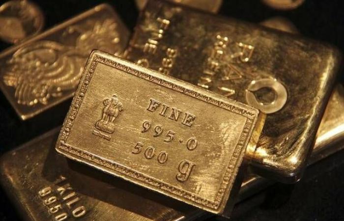 التفاؤل بشأن اتفاق سقف الدين الأمريكي يقود أسعار الذهب للهبوط والدولار للمكاسب