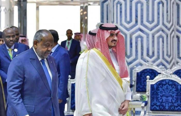 الرئيس الجيبوتي يصل جدة للمشاركة في القمة العربية 32