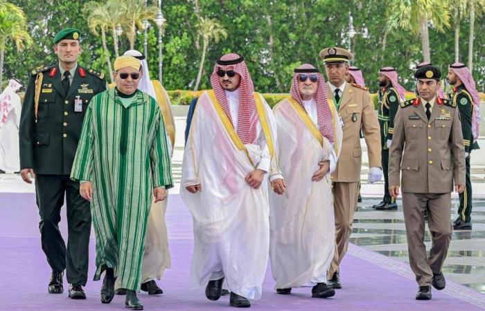 الأمير رشيد بن الحسن يصل جدة للمشاركة في القمة العربية