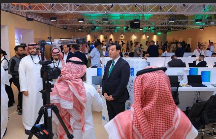 هيئة الصحفيين بمكة تقف على إنجازات واحة الإعلام في قمة جدة