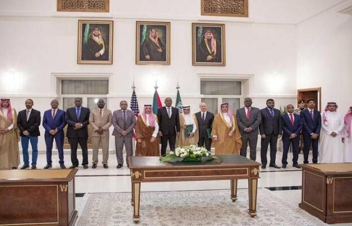 السعودية وأمريكا تطالبان طرفي الصراع في السودان الالتزام بوقف إطلاق النار