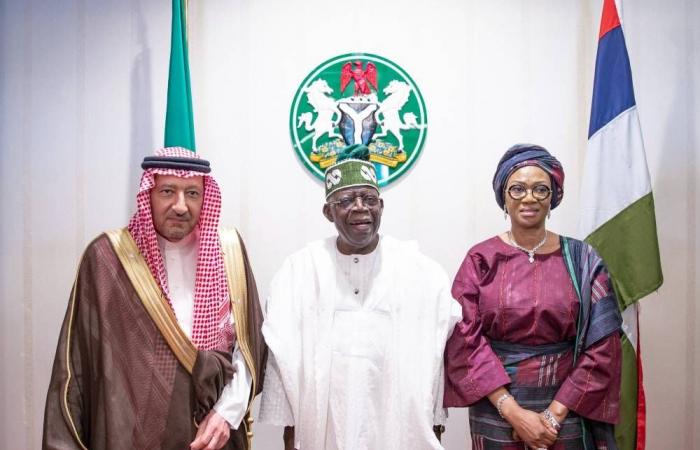 نائب وزير الخارجية يشارك في مراسم تنصيب رئيس نيجيريا