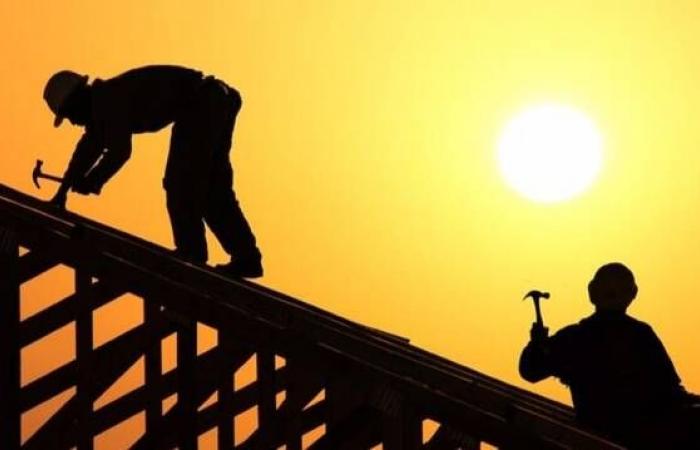 السعودية تُعلن انتهاء فترة تطبيق قرار حظر العمل تحت أشعة الشمس لعام 2023