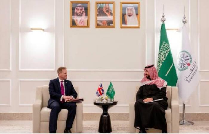 السعودية وبريطانيا تبحثان التعاون في المجال الدفاعي