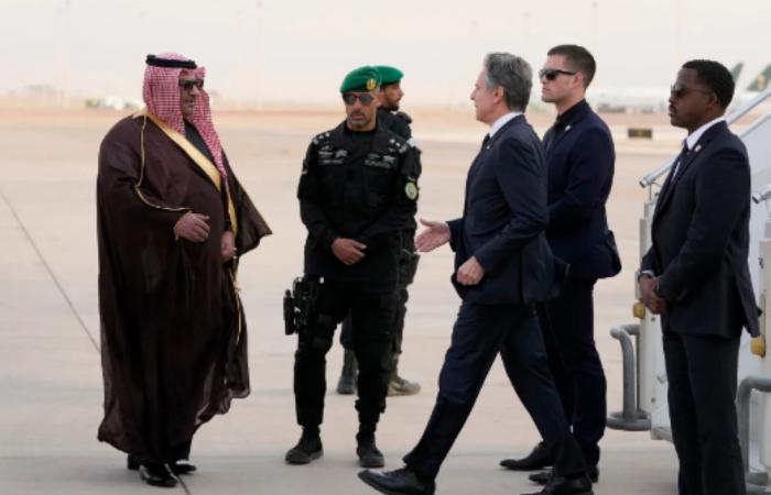 بلينكن يصل إلى السعودية بحثا عن هدنة بين حماس وإسرائيل