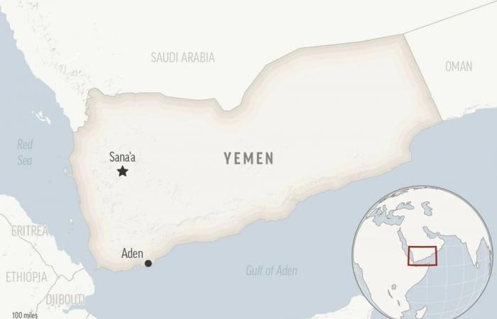 بريطانيا تشتبه في مهاجمة الحوثي لسفينتي شحن