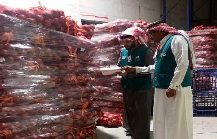 "التجارة" تضبط 8 أطنان بصل مخزنة في الرياض وتضخها بالأسواق