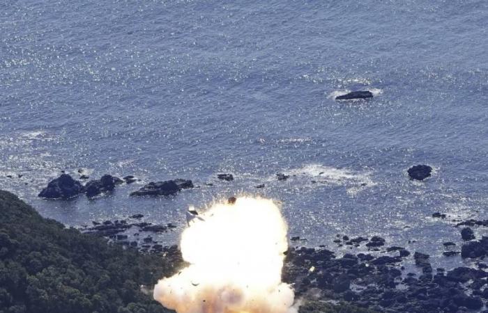 انفجار صاروخ تجاري ياباني