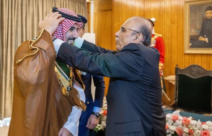 وزير الدفاع يلتقي رئيس باكستان ويستعرضان العلاقات الثنائية بين البلدين