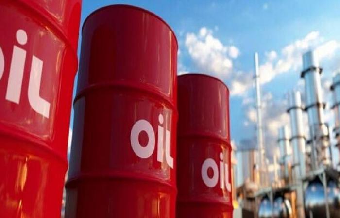 أسعار النفط ترتفع بنحو دولارين عند تسوية تعاملات الاثنين
