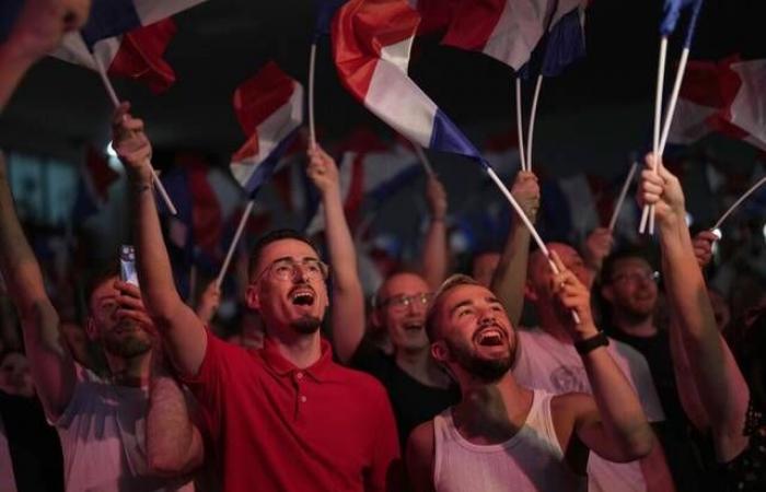 الفوز المفاجئ لليسار في فرنسا يربك حسابات المستثمرين