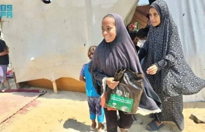 السعودية تواصل عمليات الإسقاط الجوي للمساعدات الغذائية على قطاع غزة