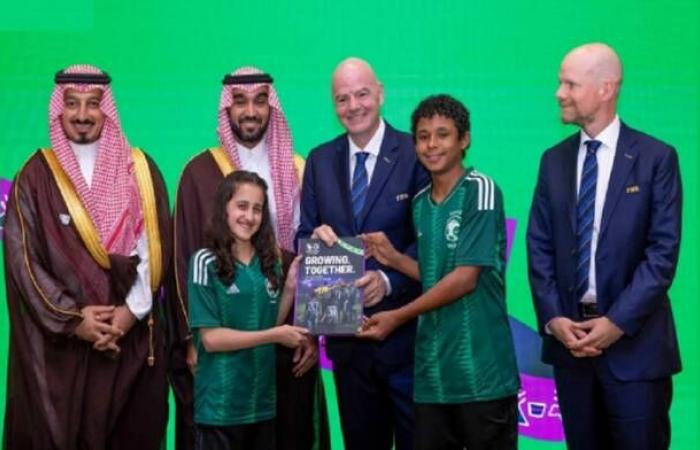 المملكة تسلم "فيفا" رسميا ملف الترشح لاستضافة بطولة كأس العالم 2034