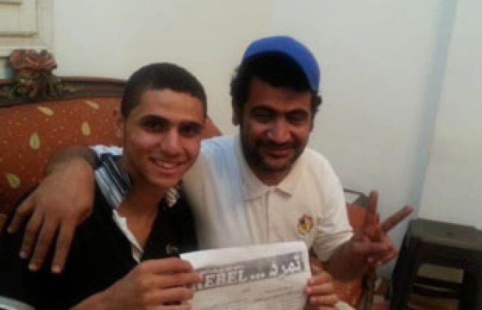 الفنان الشاب محمد فرحات يوقع لـ"تمرد" فى الإسماعيلية