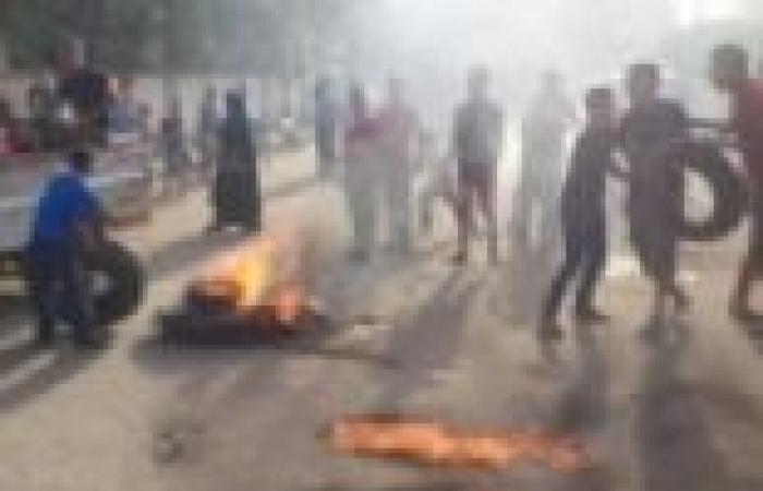 بالصور| الأهالي يقطعون طريق الإبراهيمية - ديرب نجم احتجاجا على انقطاع الكهرباء