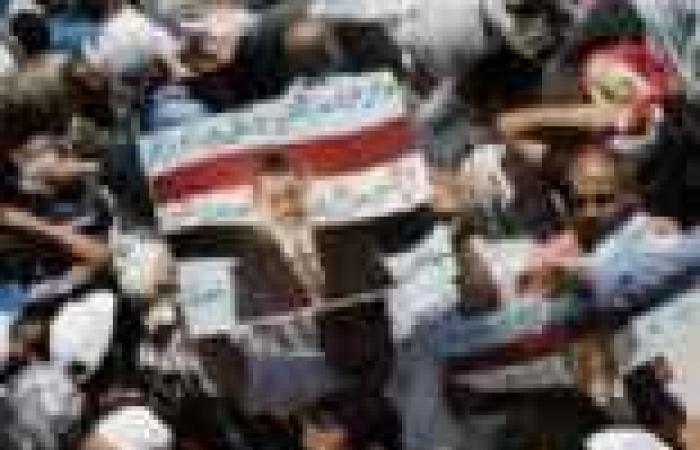 "الإخوان" يحرّفون بيت "شوقي" في مظاهرات "رابعة": وما نيل الرئاسة بالتمرد ولكن يؤخذ الكرسي انتخابا