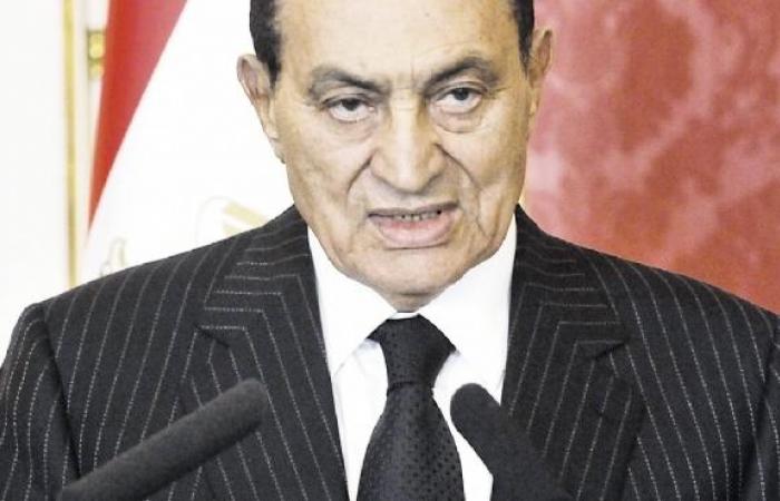 حسين كمال: مبارك طلب استبدال كلمة "تنحي" بـ"تخلي" عن الحكم في بيان سليمان