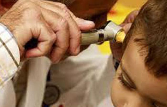 اللبان يحمى طفلك من الإصابة بالتهاب الأذن الوسطى