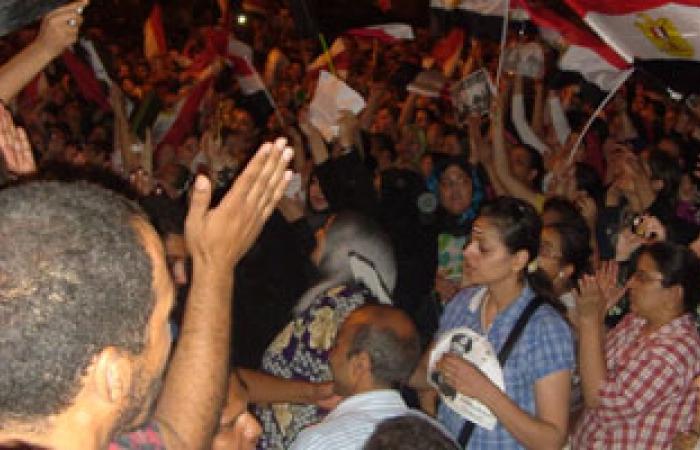 أمين الدشناوى يشعل حماس متظاهرى قنا بأنشودة "صباح الخير يا مصر"