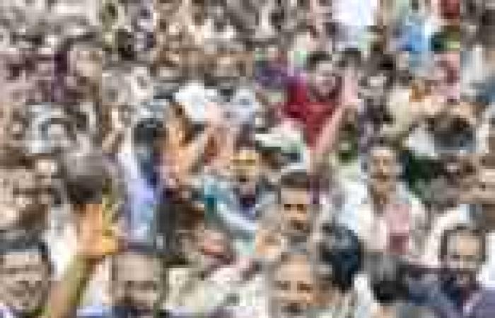 بالصور | 25 ألف عامل فى غزل المحلة يعتصمون ويضربون عن العمل للمطالبة بمنحتى رمضان والعيد
