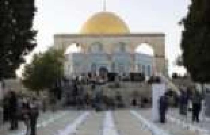 السماح للفلسطينيين فوق 40 عامًا بدخول القدس بدون تصريح لإحياء ليلة القدر بالمسجد الأقصى