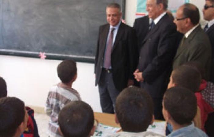 وزير التعليم يتابع مستوى الطلاب بمدرسة بنى عليج بأسيوط