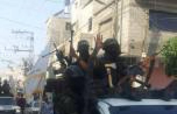 بالصور والفيديو.. مقاتلو «حماس» يلوّحون بـ«شعار رابعة» في عرض عسكري بغزة