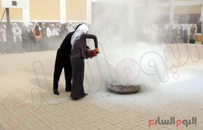 بالصور.. تجربة على إخماد حريق فى "الثانوية الصناعية بنات" بكفر الشيخ