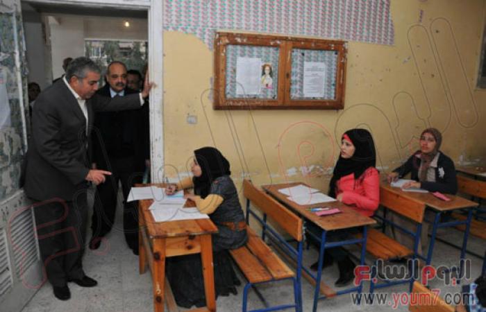 بالصور.. محافظ الإسكندرية يتفقد المدارس أثناء امتحانات نصف العام