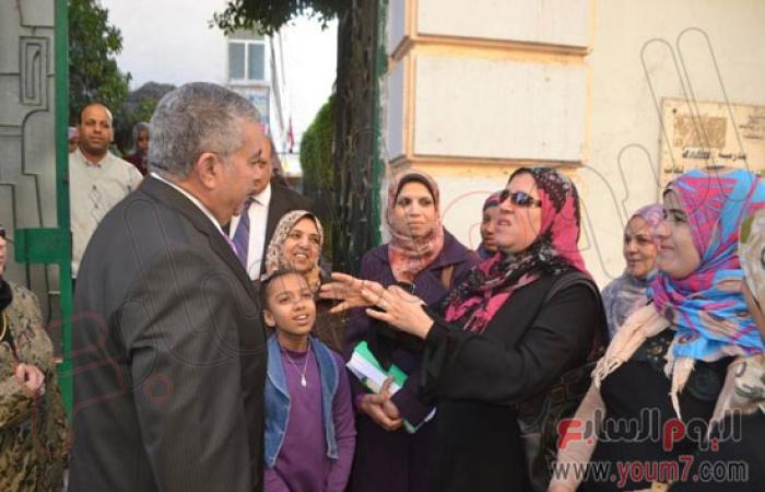 بالصور.. محافظ الإسكندرية يتفقد لجان امتحانات الشهادة الابتدائية