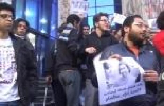 بالفيديو| نشطاء في وقفة الإفراج عن المعتقلين أمام "الصحفيين": السيسي يحمي رجال مبارك