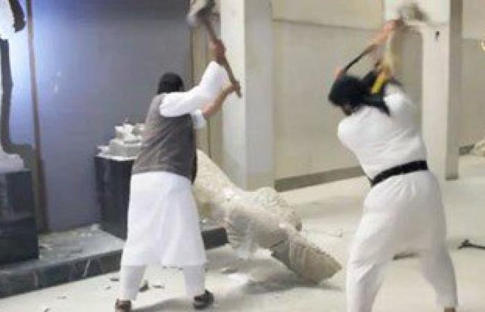 بالفيديو..داعش تدمر آثار متحف مدينة الموصل العراقية وتمثالا نادرا لـ"بوذا"