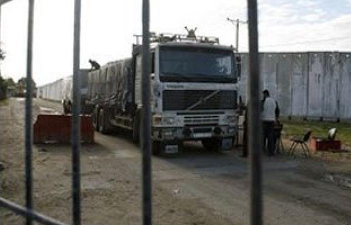 إسرائيل تسمح بإدخال 500 شاحنة بضائع لغزة