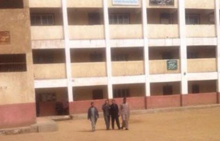 مدرس يعتدى بالضرب على تلاميذ بماسورة ستارة داخل مدرسة بالسنطة