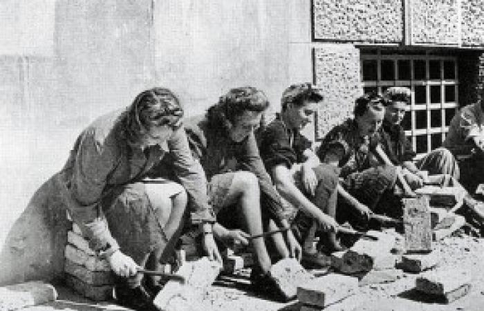 «دير شبيجل»: الجنود الأمريكيون اغتصبوا آلاف الألمانيات أثناء الحرب العالمية