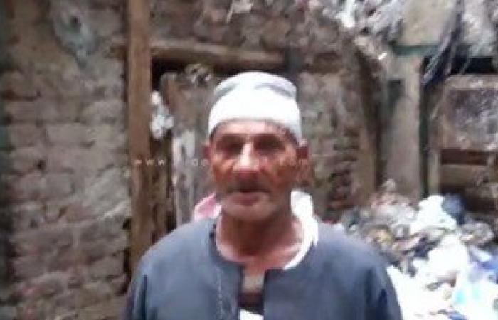 بالفيديو..مواطن يعيش بمقلب زبالة:"راضى بالأقل عشان اللى بيعمله السيسى لمصر"