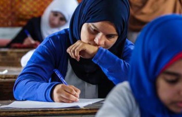 طلاب الثانوية العامة يمتحنون اليوم مادتى اللغة الأجنبية الثانية والفلسفة